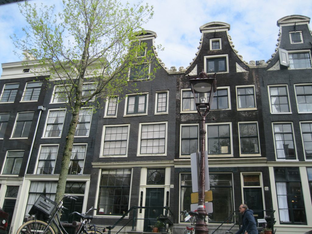 Amsterdamské domky u kanálu