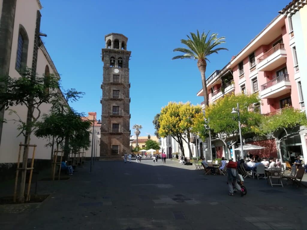 Zvonice kostela Iglesia de la Concepción v La Laguně